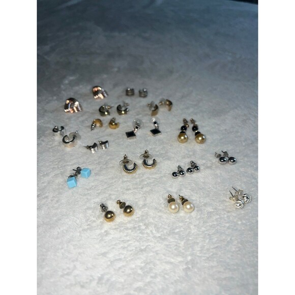 Vintage Earrings lot *last pic shows wear on one earring - Picture 2 of 4